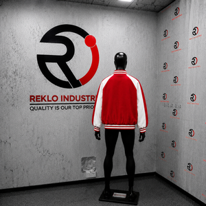 Nouvelle veste universitaire rouge légère, décontractée, avec fermeture éclair sur le devant, en polaire, coupe régulière et décontractée, style streetwear, qualité premium. - Product Image 4