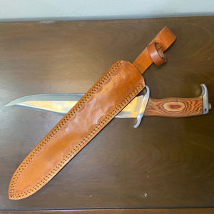 Cuchillo de Caza Ramboo Three de Alta Calidad, Edición Especial, Acero de Damasco con Funda de Cuero, Cuchillo de Supervivencia de Última Tendencia - Product Image 1