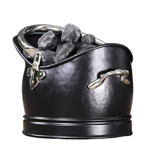 Cubo de carbón de metal martillado en acabado recubierto de polvo negro mate con diseño resistente perfecto para el almacenamiento de chimenea interior - Product Image 1