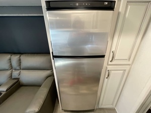 Usado 2023 Keystone Cougar 24R-D-S - Product Image 3