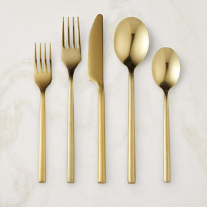 Juego de Cubiertos de Lujo Royal Gold, Cubertería de Acero Inoxidable con Mango Floral Grabado, Juego de Vajilla Vintage Chapado en Oro para Bodas - Product Image 2