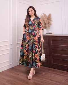 เดรสผ้าฝ้ายสีดำลายดอกไม้หลากหลายแบบทรงเอไลน์ เดรสยาวผ้าฝ้ายสุดหรูหรา ชุดสตรีอินเดีย เดรสผ้าฝ้ายพิมพ์ลายสำหรับใส่ในฤดูร้อน - Product Image 1