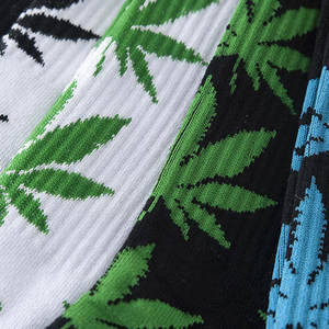 Chaussettes décontractées modernes en tissu extensible confortable, conçues pour une utilisation prolongée et les activités quotidiennes - Product Image 2