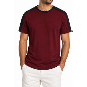 Camiseta Premium para Hombre con Manga Raglán, Panel de Contraste en el Hombro, Color Granate y Negro, Estilo Urbano - Product Image 1