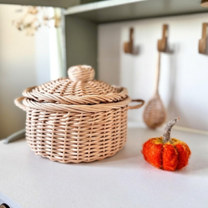 Juguete Infantil: Cesta de Mimbre con Tapa de Madera y Asa, Juguete de Imitación Hecho a Mano, Plato de Servir de Ratán - Product Image 2