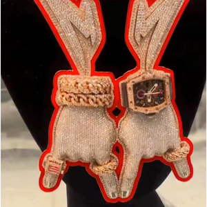 เครื่องประดับฮิปฮอปคุณภาพสูง จี้แฟชั่นรูปสัญลักษณ์รูปมือร็อคแอนด์โรล ชุบทอง 18K ประดับโมอิสซาไนต์ ผ่านการทดสอบ GRA เหมาะสำหรับงานปาร์ตี้ - Product Image 1