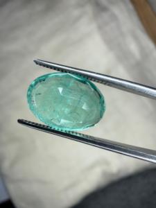 Émeraude naturelle zambienne rare de 5,70 carats, taille ovale, pierre précieuse verte, Jai Narayan Gems, effet de couleur/feu, bijoux de luxe - Product Image 2