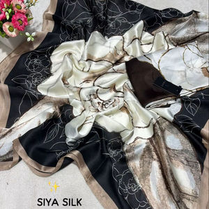 Écharpe d'hiver en mélange de lin et de polyester avec broderie florale Siya, en tissu toile, douce et agréable pour la peau - Product Image 1