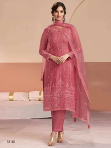 Costume semi-couture en chiffon brodé avec sequins pour femme, style décontracté traditionnel indien pakistanais, longueur genou, tout-en-un - Product Image 3