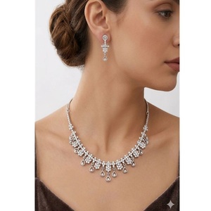 Adorable Juego de Collar y Aretes de Flor de Cristal Plateado, Joyería de Boda para Mujer, Estilo Clásico, Joyería de Moda de Aleación - Product Image 1