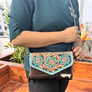 กระเป๋าสตางค์พาดลำตัวหนังด้วยมือคุณภาพสูงสำหรับผู้หญิงกระเป๋าสตางค์หนังวัวสีเทอร์ควอยซ์แบบตะวันตก - Product Image 2