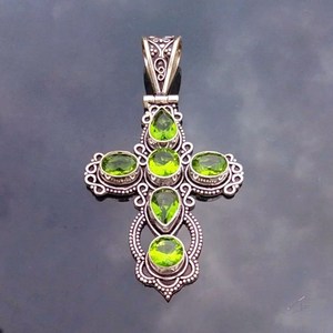 Pendentif croix péridot en argent sterling 925, collier artisanal en pierres précieuses, bijoux religieux, cadeau pour femmes et hommes - Product Image 5