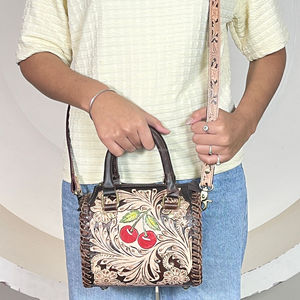 Bolso de Viaje de Cuero Genuino de Gran Capacidad, Estilo Vaquero, con Asa Superior y Correa Cruzada, Diseño Floral Grabado a Mano - Product Image 5