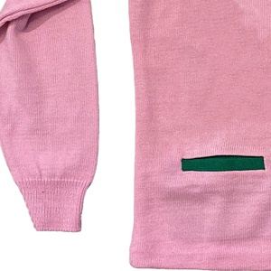 Vente en gros de pulls en tricot brodés personnalisés pour femmes cardigan de couleur à col en V de style universitaire pull en tricot à motifs - Product Image 3
