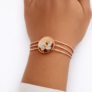 Bracelet multi-brins en or 18 carats avec breloque florale en cristal pour femme, élégant, réglable, idéal pour mariage, fête ou usage quotidien - Product Image 6