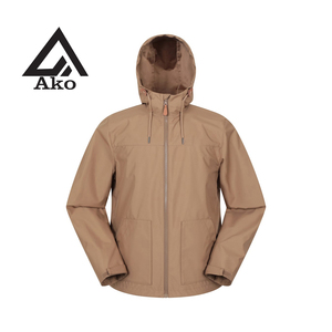Fabricant de vêtements sur mesure, veste softshell imperméable à capuche avec empiècements sur le devant pour homme, collection automne, par AKO - Product Image 1