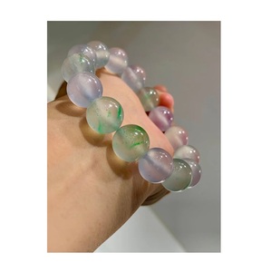 Bracelet en résine fait main de haute qualité avec finition artistique de luxe, bijoux de mode pour présentoirs de boutiques - Product Image 1