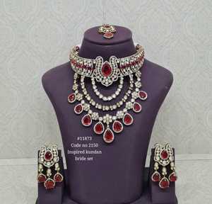 11873Inspired Kundan <b>Bridal</b> <b>Jewelry</b> <b>Set</b> With Emerald Green Doublet Stone And Imitation Pearls For Wedding Women's Classic Style - Product Image 2