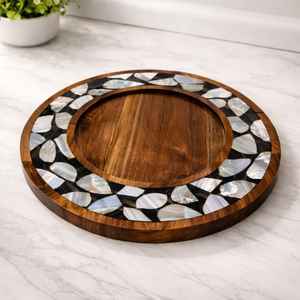 Plato de Madera de Acacia con Incrustaciones de Madreperla y Caligrafía Árabe, Ecológico, Redondo, para Servir, Regalo Empresarial - Arte de la India - Product Image 3
