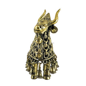 Objet de prière hindou en laiton artisanal divin, 7x4 pouces, représentant une déesse vache paon, pour la maison, le bureau, décoration tendance Diwali, Inde - Product Image 4