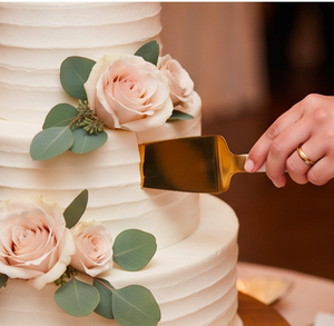 Espátula para Pastel de Lujo con Acabado Dorado y Mango Blanco, Perfecta para Cortar Pasteles de Boda, Celebraciones de Cumpleaños, Regalos y Uso Doméstico - Product Image 4