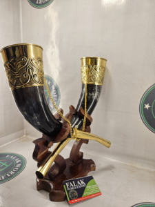 Cuerno para beber vikingo auténtico con soporte de madera respetuoso con el medio ambiente tallado en forma natural estilo elegante de Falak World Export - Product Image 6