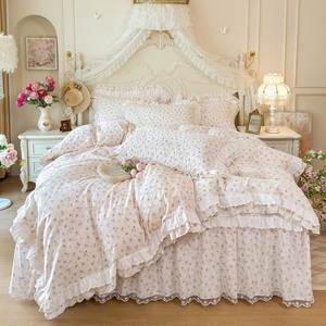 Parure de lit matelassée florale vert clair 4 pièces avec <span class=keywords><strong>jupe</strong></span> de lit et housse de couette à volants en dentelle, en coton doux, tailles King et Queen - Product Image 6