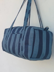 Bolsa de Viaje Deportiva de Lujo con Rayas Textiles, Bolsa de Gimnasio de Gran Capacidad con Cierre de Cremallera de Algodón, Patrón Azul Gris - Product Image 4