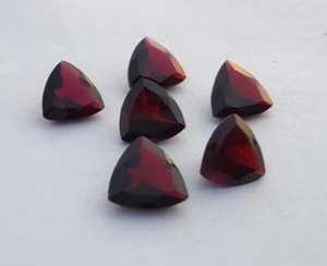 พลอยโกเมนสีแดงธรรมชาติคุณภาพสูง รูปทรงทริลเลียน เจียระไนแบบเหลี่ยม ขนาดมาตรฐาน ขายส่งสำหรับทำเครื่องประดับ - Product Image 5