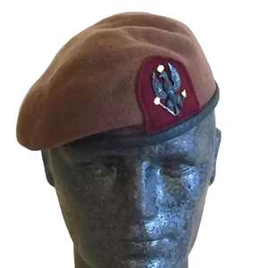 Sombrero escocés Tam o' Shanter de lana color caqui con parche de tartán - Product Image 3