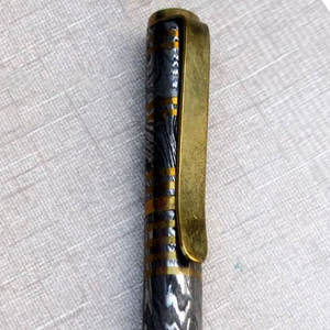 ปากกาเหล็กดามัสกัสสุดหรู ดีไซน์โลหะและไม้ สำหรับผู้บริหาร เหมาะสำหรับใช้ในสำนักงาน ธุรกิจ และเป็นของขวัญส่งเสริมการขาย - Product Image 6