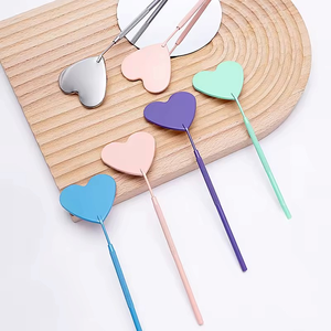 Miroir de maquillage en forme de cœur réutilisable et amovible au design adorable avec poignée en acier inoxydable pour extensions de cils - Product Image 2