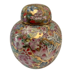 Urna blanca de cloisonné con motivos de peonías azules y un acabado craquelado. Elegancia para un legado, disponible a precios de mayorista. - Product Image 4