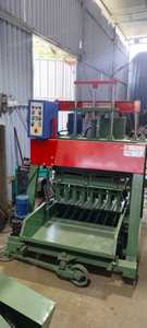 Machine à fabriquer des blocs de béton à commande hydraulique avec triple vibrateur 860 - Product Image 2