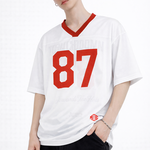 Camiseta de fútbol americano estilo B2B, de malla oversize, cuello en V, con estampado de número personalizado, ligera, para equipos, producción OEM a granel. - Product Image 3