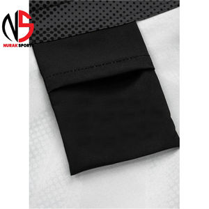 กางเกงมวยไทยชายคุณภาพพรีเมียม น้ำหนักเบา ราคาขายส่ง ปรับแต่งได้ตามต้องการ ผ้าไม่ยับ ดีไซน์ล่าสุด - Product Image 5