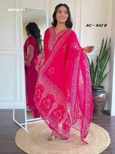 Kurti Moderno y Atractivo de Viscosa BSY con Bordado de Lentejuelas - Pantalón y Dupatta, Exportador de Moda Femenina - Product Image 5