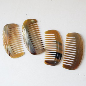 Peine de Cuerno de Vaca Hecho a Mano de Alta Calidad con Dientes Anchos Finos, Ecológico, de Forma Natural, para el Cuidado del Cabello y Decoración Moderna del Hogar - Product Image 4