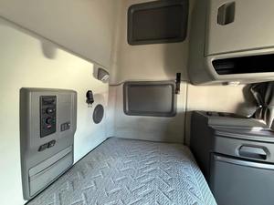 Tractor diésel 6x4 eficiente, cabezal tractor, vehículo comercial de servicio pesado para logística en carretera y transporte de carga - Product Image 5