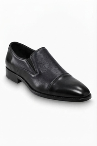 Mocassins pour homme en cuir grainé noir avec embout brillant et emblème doré - Product Image 3