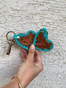 Porte-clés en cuir taillé sculpté à la main Porte-clés en cuir de forme exotique mignon Accessoires en cuir taillé Porte-clés mignons pour unisexe - Product Image 2