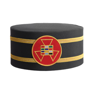 Gorra de Capítulo del Arco Real de Alto Sacerdote, Negra con Escudo Bordado en Rojo y Dorado, Emblema Circular Bordado en Rojo de Alta Calidad - Product Image 1