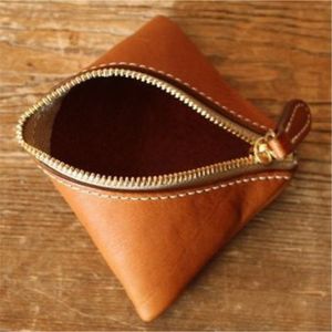 Porte-monnaie triangulaire en cuir véritable fait main |   Mini pochette pour écouteurs avec fermeture éclair |   Porte-monnaie en cuir tanné végétal, petit format, en gros - Product Image 1
