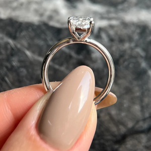 Anillo de Compromiso Solitario con Diamante Cultivado en Laboratorio de Corte Radiante de 1 Quilate, Claridad VVS2, Color D, Oro de 14K, Certificado IGI, Chapado en Rodio 10 - Product Image 3