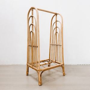 Porte-vêtements pour enfants en rotin au design élégant, meubles de chambre d'enfant faits à la main, présentoir de vêtements pour enfants - Product Image 2