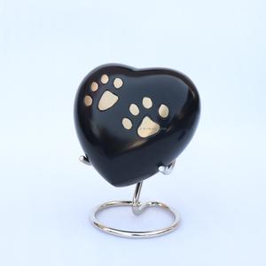 Urna de Cremación Moderna de Latón con Forma de Corazón para Mascotas, Grabada, Hecha a Mano, de Alta Calidad - Product Image 5