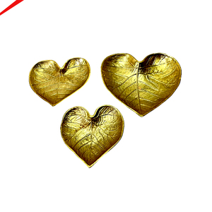 Bandeja de Aluminio Dorada Vintage de Lujo con Forma de Hoja, Hecha a Mano, con Diseño de Corazón Martillado, para el Hogar, Bodas y Fiestas - Product Image 1
