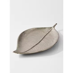 Plat à nourriture en aluminium de qualité supérieure, design avantageux, couleur argent, plat à collation en forme de feuille, best-seller - Product Image 2