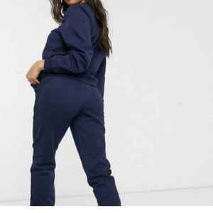 ชุดเซ็ตเสื้อผ้ากีฬาสตรีทแวร์ดีไซน์ใหม่สำหรับฤดูใบไม้ร่วง แบบ unisex แขนยาว กางเกงขาสั้น ผ้าโพลีเอสเตอร์ 100% ระบายอากาศ แห้งเร็ว - Product Image 3