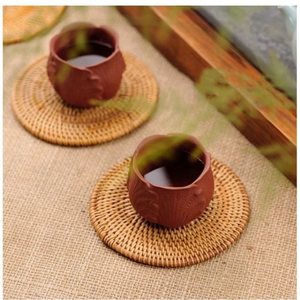 Support à tasses en osier vietnamien fait main, écologique, TUYET DUNG, motif floral, décoration et cadeau classiques pour les fêtes - Product Image 1